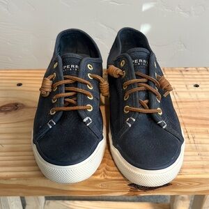 Size 8 women’s sperrys